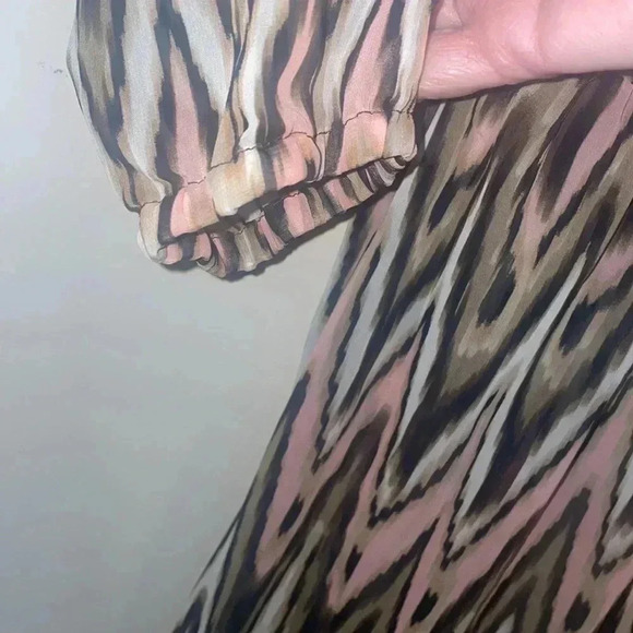 🔥Laundry by Shelly Segal 6/$20. OR. 10.$40. Woman’s coverup “laundry “. Sm/med - Picture 9 of 9